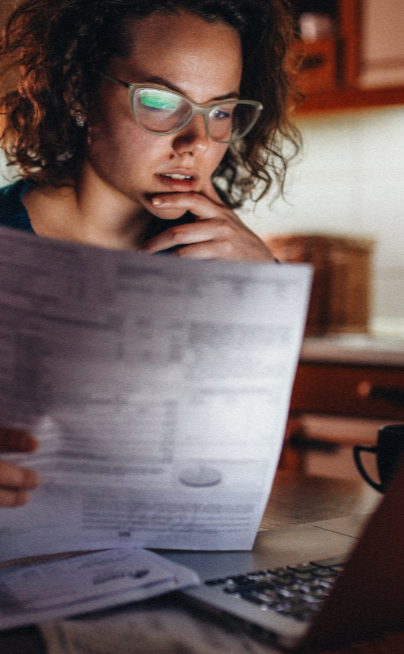 woman considering her bankruptcy options looking for help in a google search, finding her ideal bankruptcy attorney because of professional digital marketing for bankruptcy lawyers.